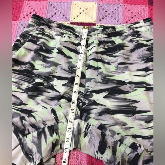 Mens Lululemon Athletica Shorts XL - Picture 9 of 9